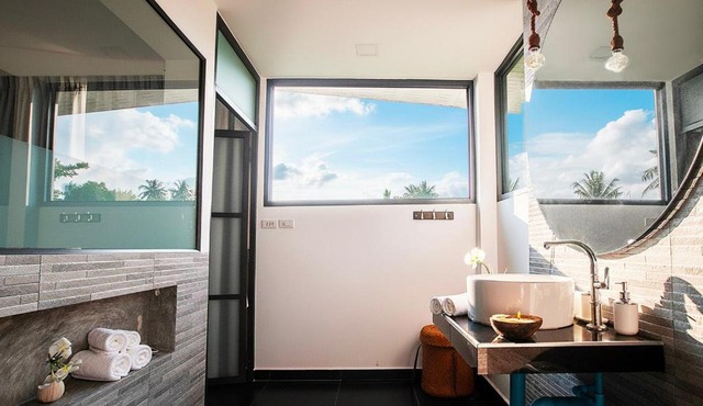 The White House Beachfront Apartments in Ban Nua