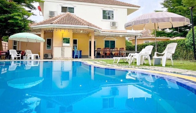 Thyme Pool Villa - 7 bedroom, Central City, Spacious