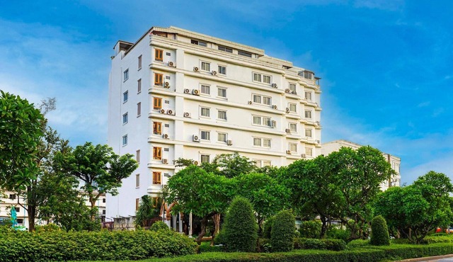 Triple Comfort Suite | Family-Friendly Howard Stay in Bangkok
