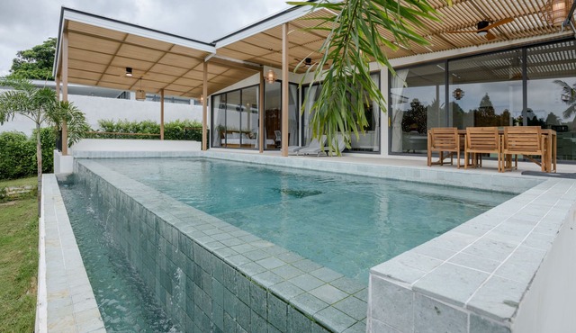 Tropical Peaceful Poolside Retreat in Tambon Ko Pha-ngan