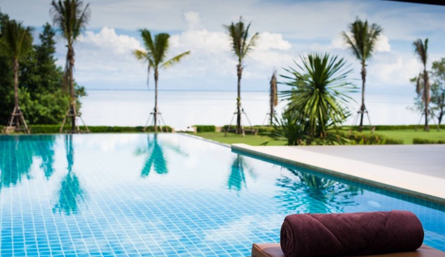 Truly Luxurious Villa Koh Chang right on the sea in Trad