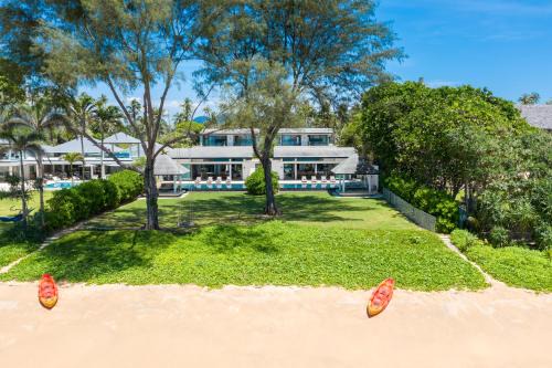Twin Villas Natai - North & South Villa - Luxury Beach Front Villa - 8 Br Full Service in Takua Thung