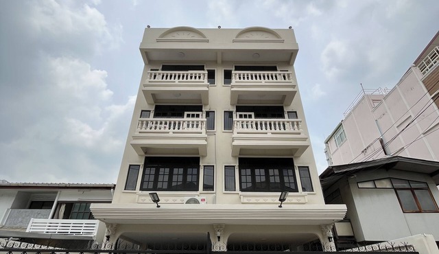 Urban Grace 5 Bedroom Spacious House Prime Location Near BTS Skytrain in Krung Thep Maha Nakhon
