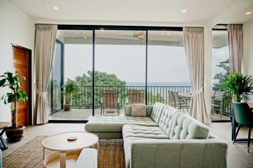 v32B Blue Horizon Haad Yao, Seaview 3BR Apartment in Ko Pha-ngan