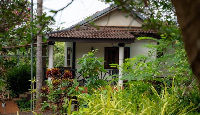 VANESSA'S GARDEN Restaurant & Bungalow in Phumĭ Anlóng Svay