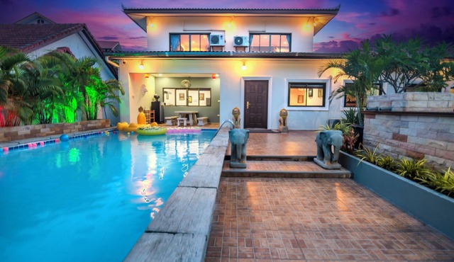 Villa 4 bedrooms near Walking Street & beach ★ in Muang Pattaya