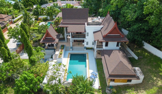 Villa Aurora Estate 4 bedrooms with pool in Kamala Phuket near the beach in Amphoe Kathu