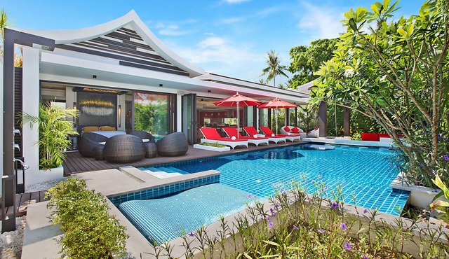 Villa Julia Lamai Koh Samui front beach with chef and housekeeping in koh Samui