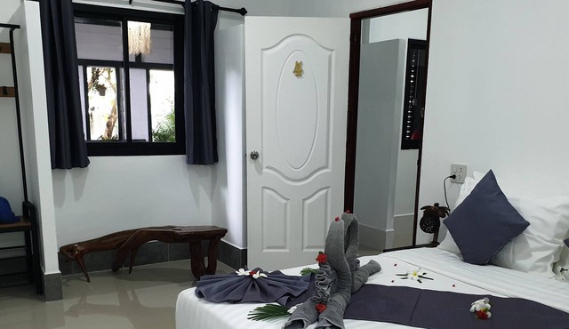 Villa - Sleeps 8 - Terrace - Beach Close in Ko Lanta
