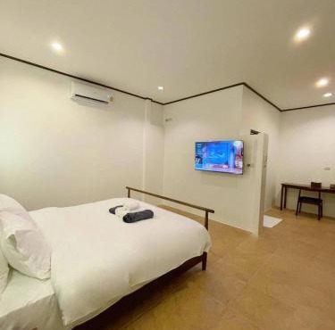 Vivi Bungalows Resort in Nai Harn Beach