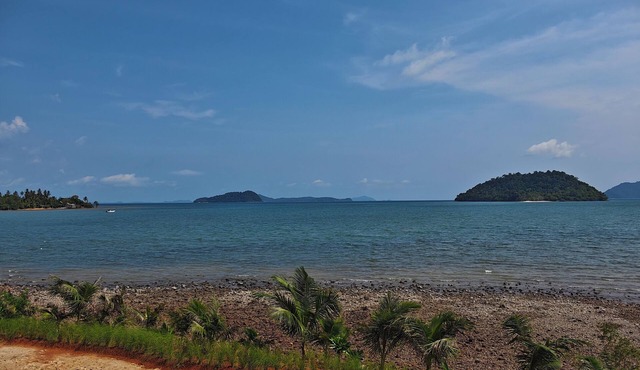 Wave & Vibes Koh Chang in Ko Chang
