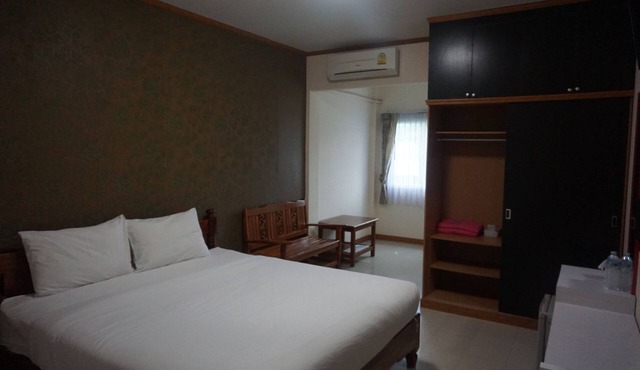Wetsawat Place Hotel in Yasothon