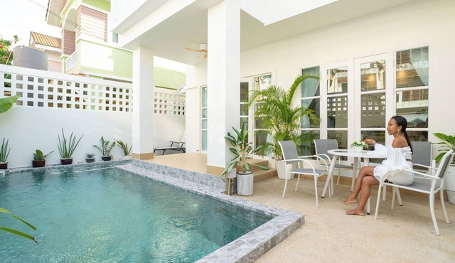 Wink villa 154 Patong Phuket close to the beach sleep 10 in Tambon Patong