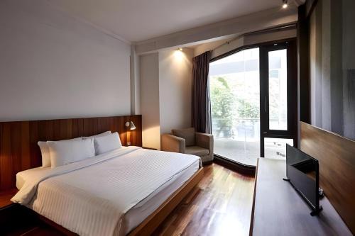 Wish Inn Silom - Decho Bangkok City in Bangkok