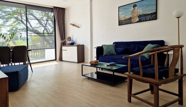 Your Local Spacious 3-story Home, Rooftop views & King Beds near Night Bazaar in Chang Wat Chiang Mai