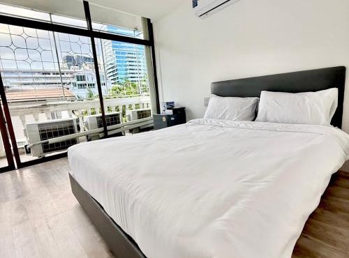 z Rest Inn Silom - เรสท์ อินน์ สีลม in Bang Rak