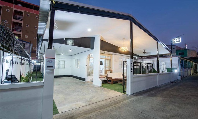 Saen Suk House | 320 m² House ∙ 5 bedrooms ∙ 12 guests