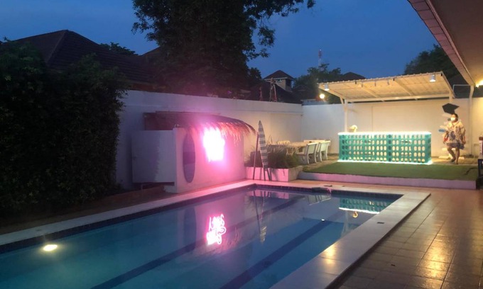 Nong Pla Lai House | 400 m² House ∙ 4 bedrooms ∙ 12 guests