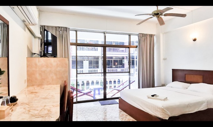 Jomtien Hotel | Jellyfish Hostel