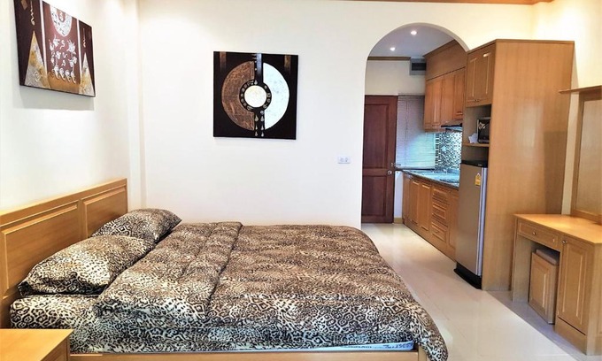 Na Kluea House | Large 1st floor studio condo at Baan Suan Lalana