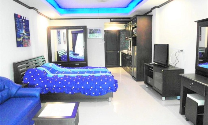 Na Kluea Apartment | Large studio Baan Suan Lalana