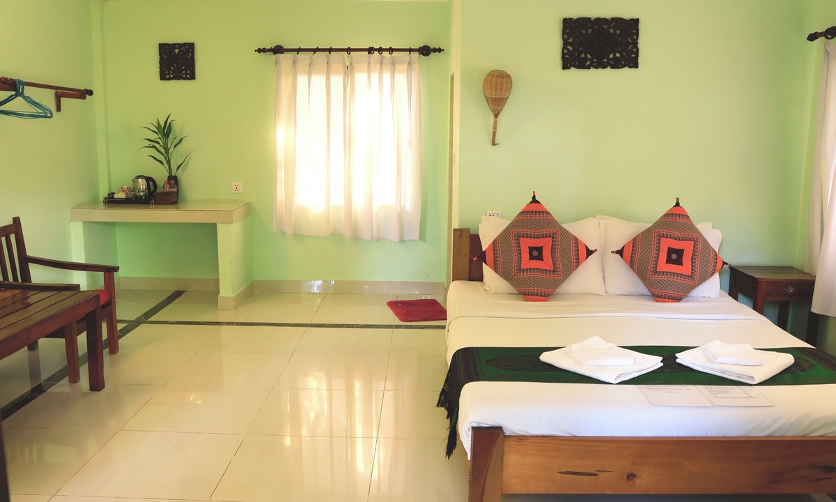 Krong Kaeb Hotel | Bird of Paradise Bungalows