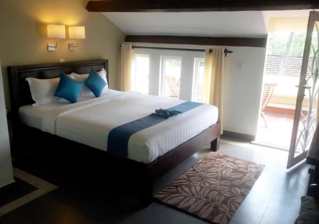 Kampot Hotel | The Columns