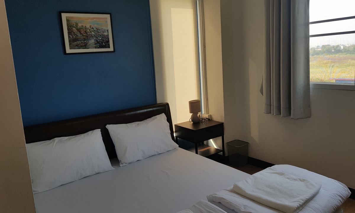 Khlong Sam Prawet Hostel | Sleep To Fly Hotel & Hostel