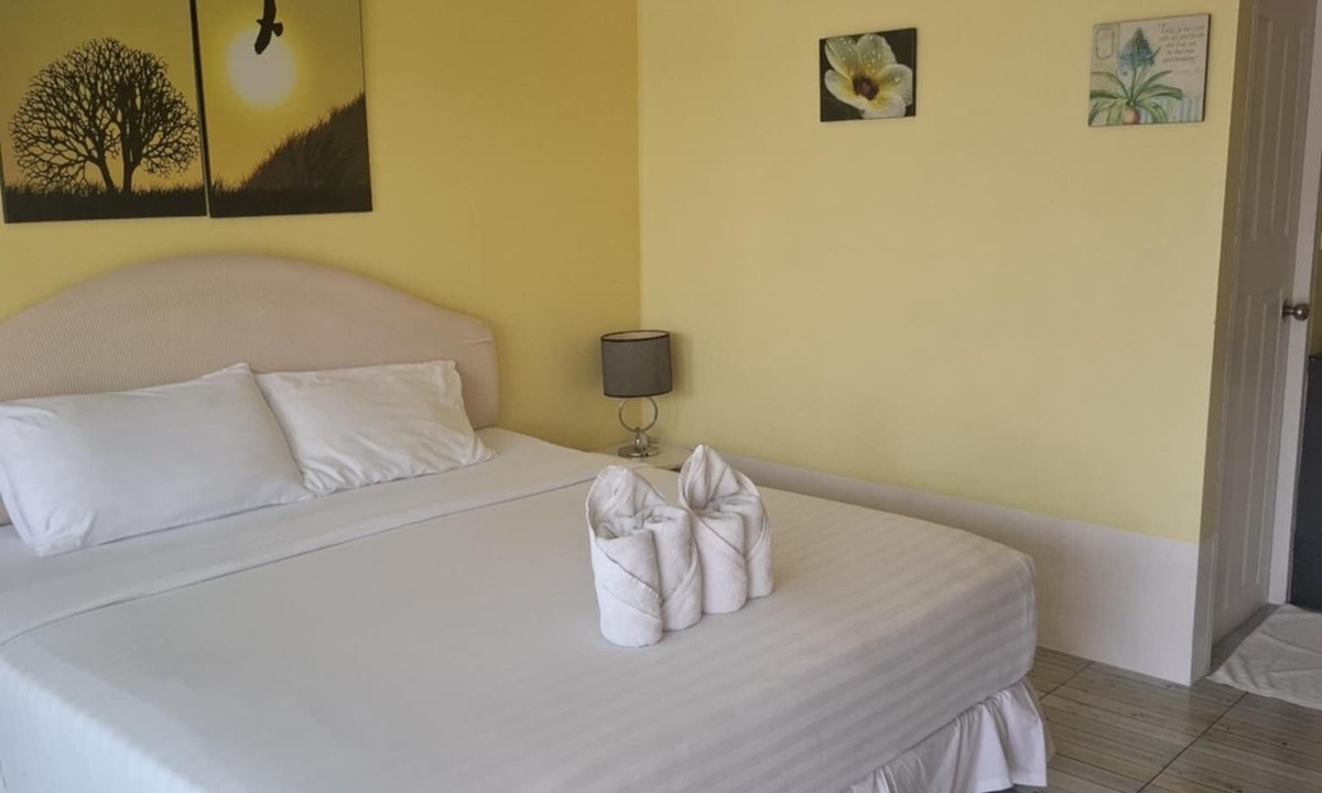 Nong Sarai Hotel | Sports Bar & Resort