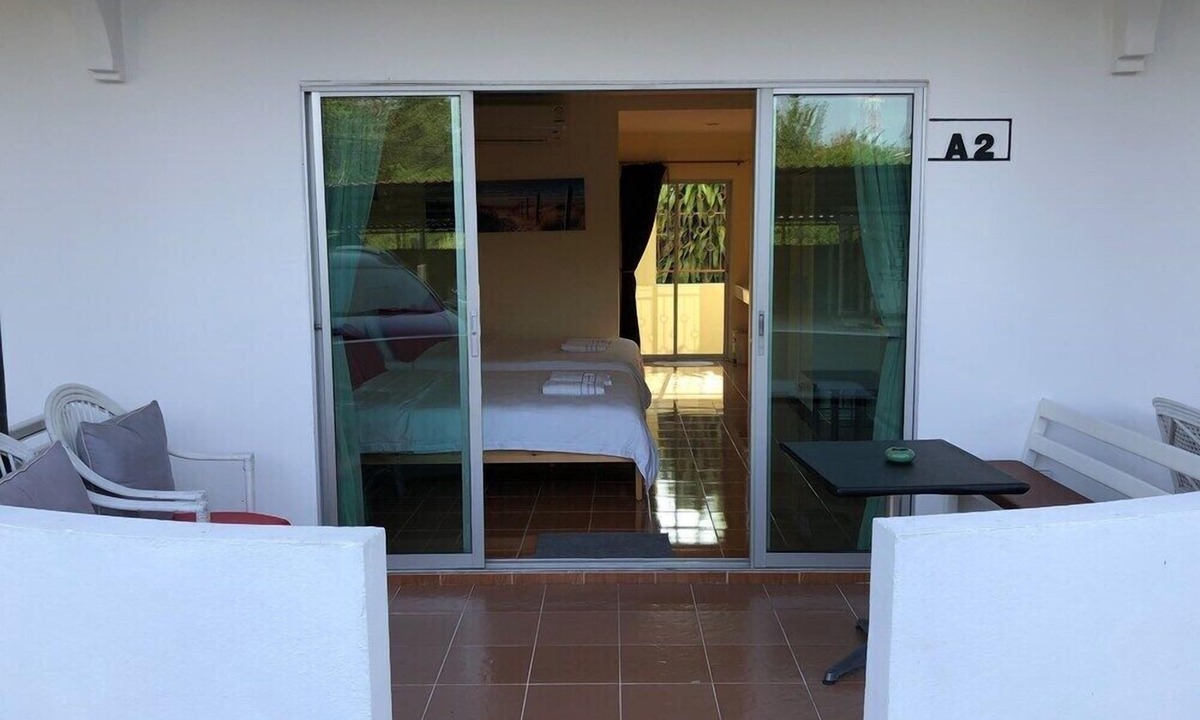 Bang Sare Hotel | RoomQuest One Bangsaray