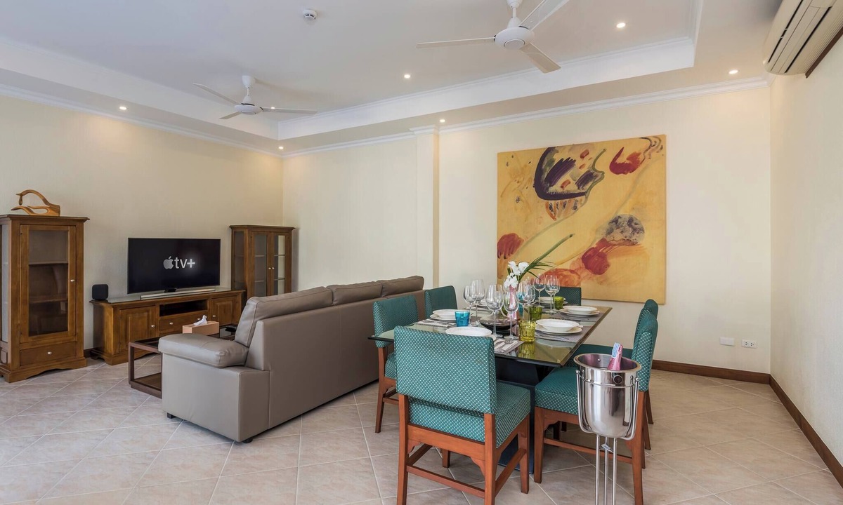 Jomtien Villa | Luxury 3BR Pool Villa Pratamnak Soi5 - 50m to Beach