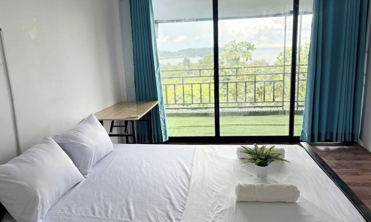 Koh Rong Bed & Breakfast | Top View Koh Rong