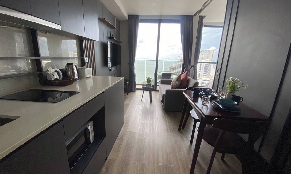 Pratumnak Hill Condo | Luxury Sea View - High Floor