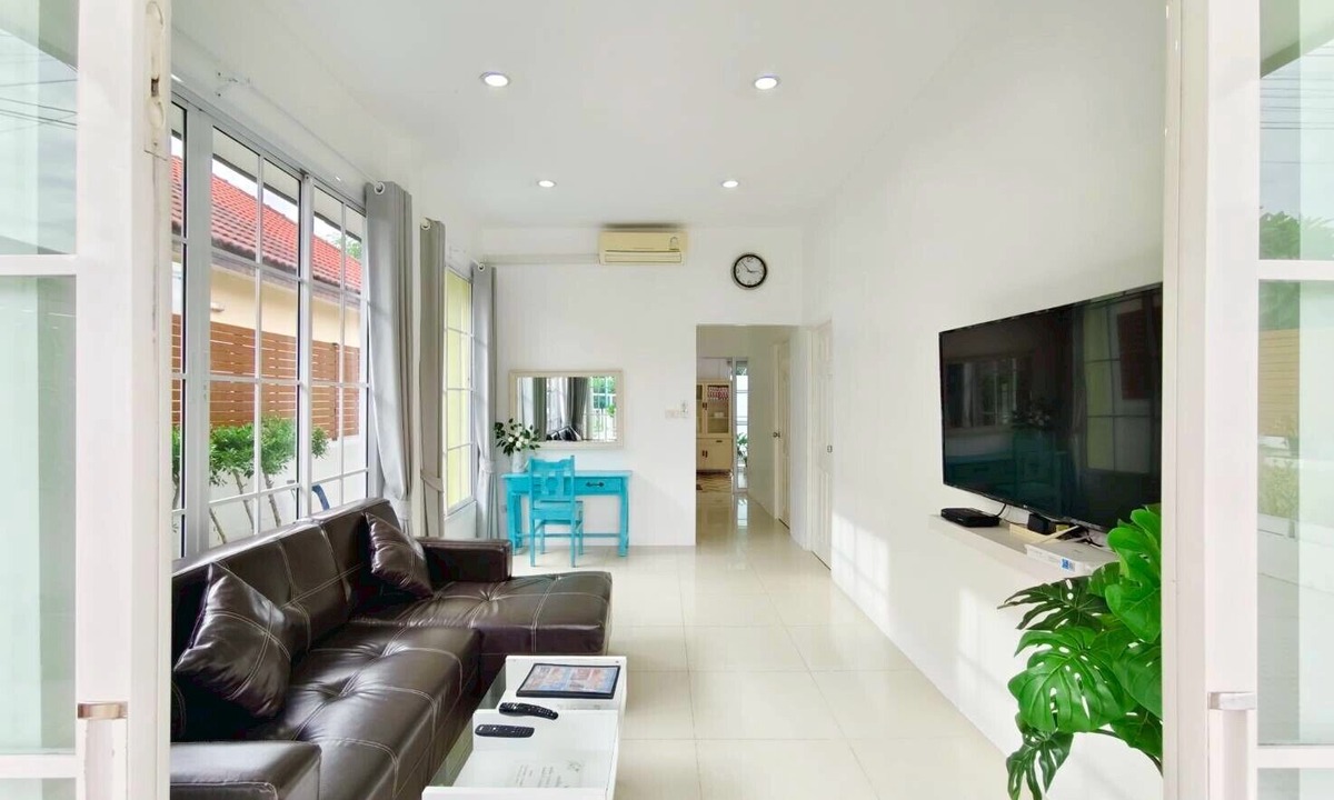 Saen Suk Villa | Canary Pool Villa Bangsaen