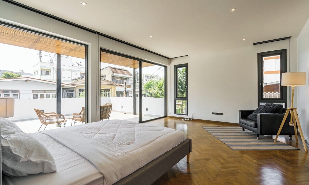 Bangkok Central Business District Villa | The Designer 49 Villa