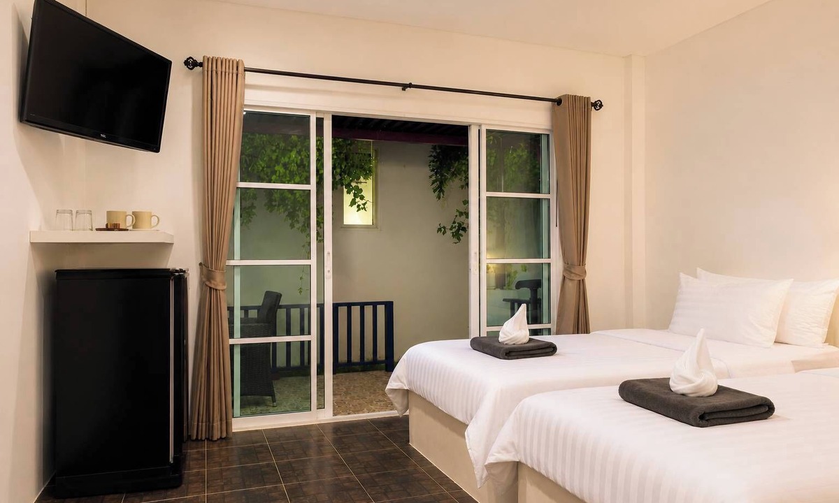 Koh Lan Resort | The Light House Resort - Kohlarn