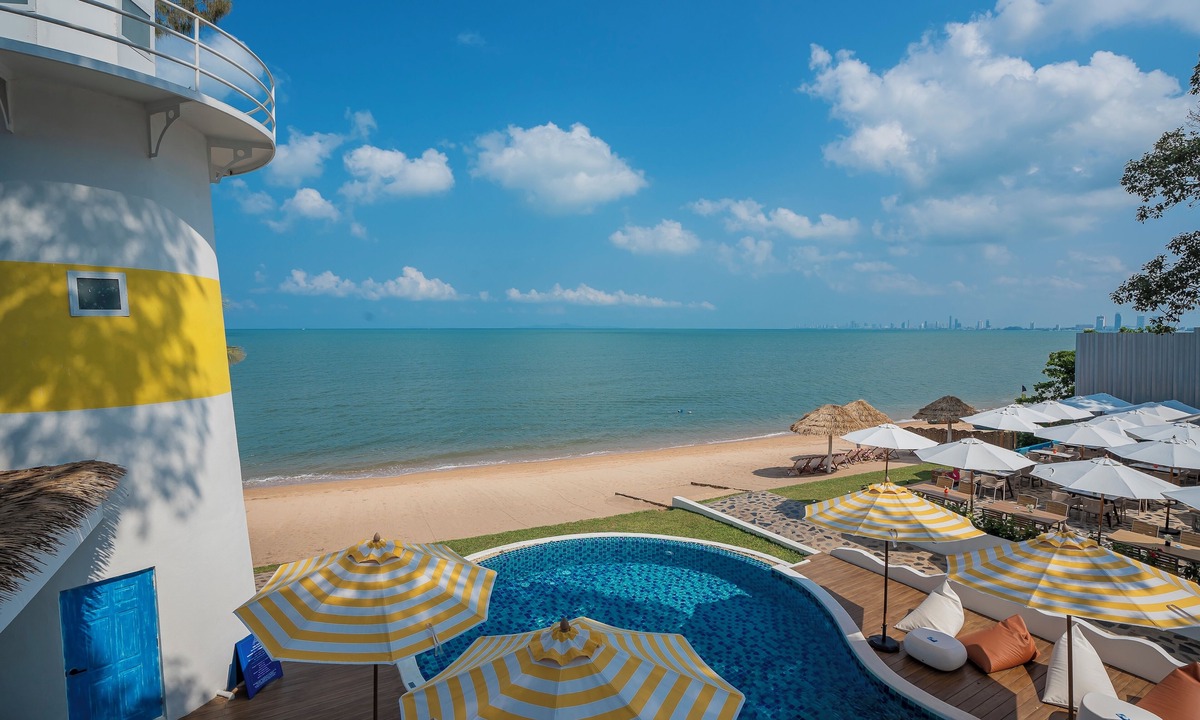 Bang Sare Bed & Breakfast | Sea of Love Suite Cafe Pattaya