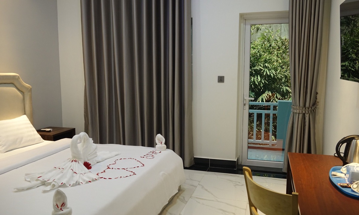 Kampot Hotel | SoursdeiSawadeeBoutique