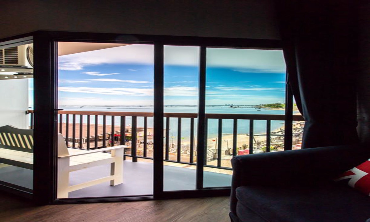 Tha Thaewawong Hotel | The Loft Seaside Sriracha