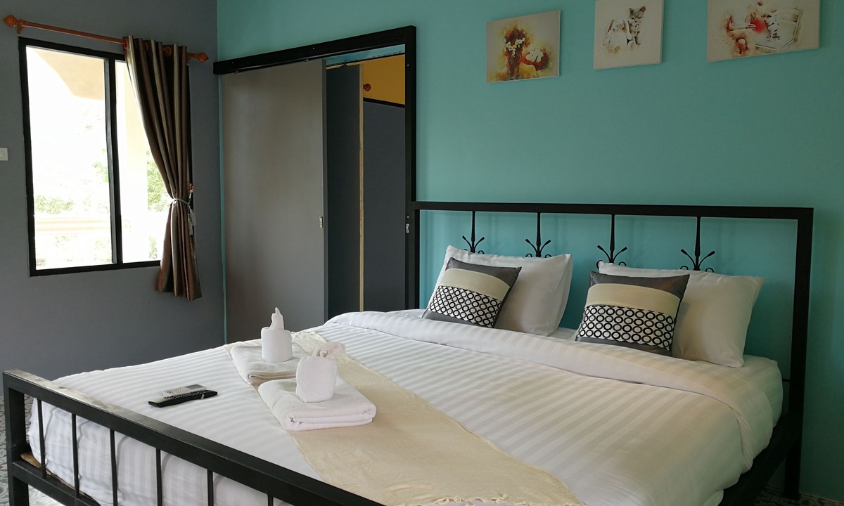 Suan Phueng Hotel | Stamp Hills Resort & Restaurant