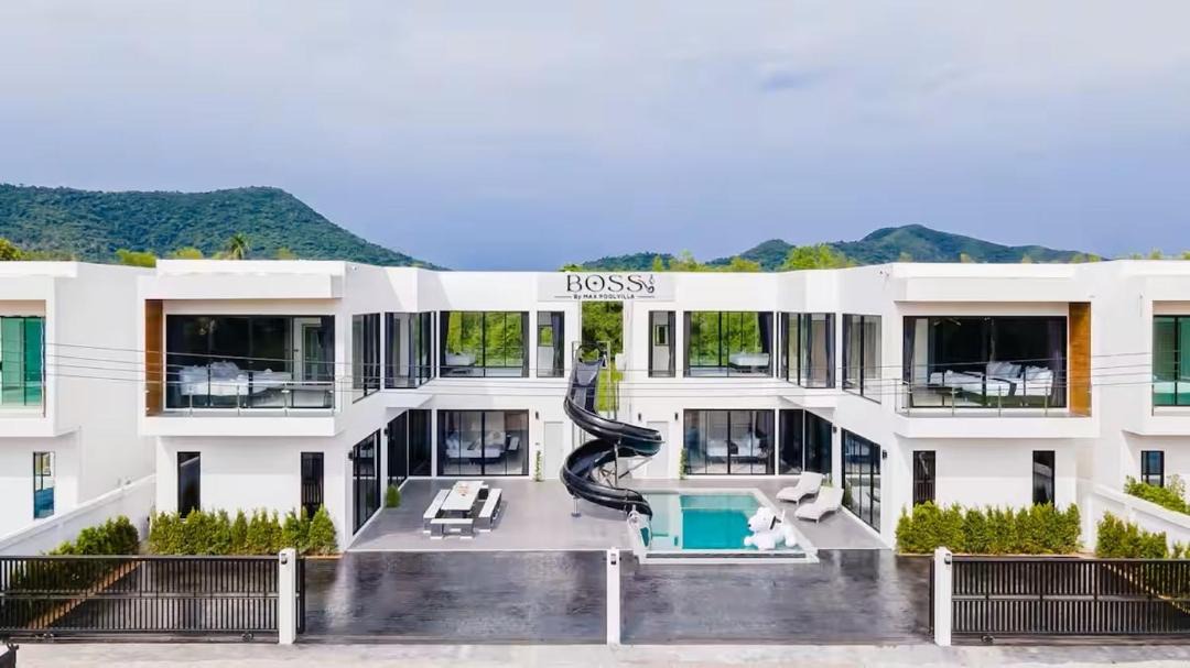 Bang Sare Villa | Modern Classic B&W 8BR Pool Villa