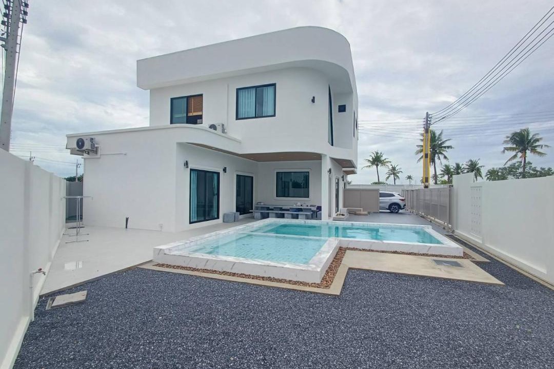 Muang Villa | Grand Holiday Pool Villa Bangsaen -4 Bedroom Pool Villa