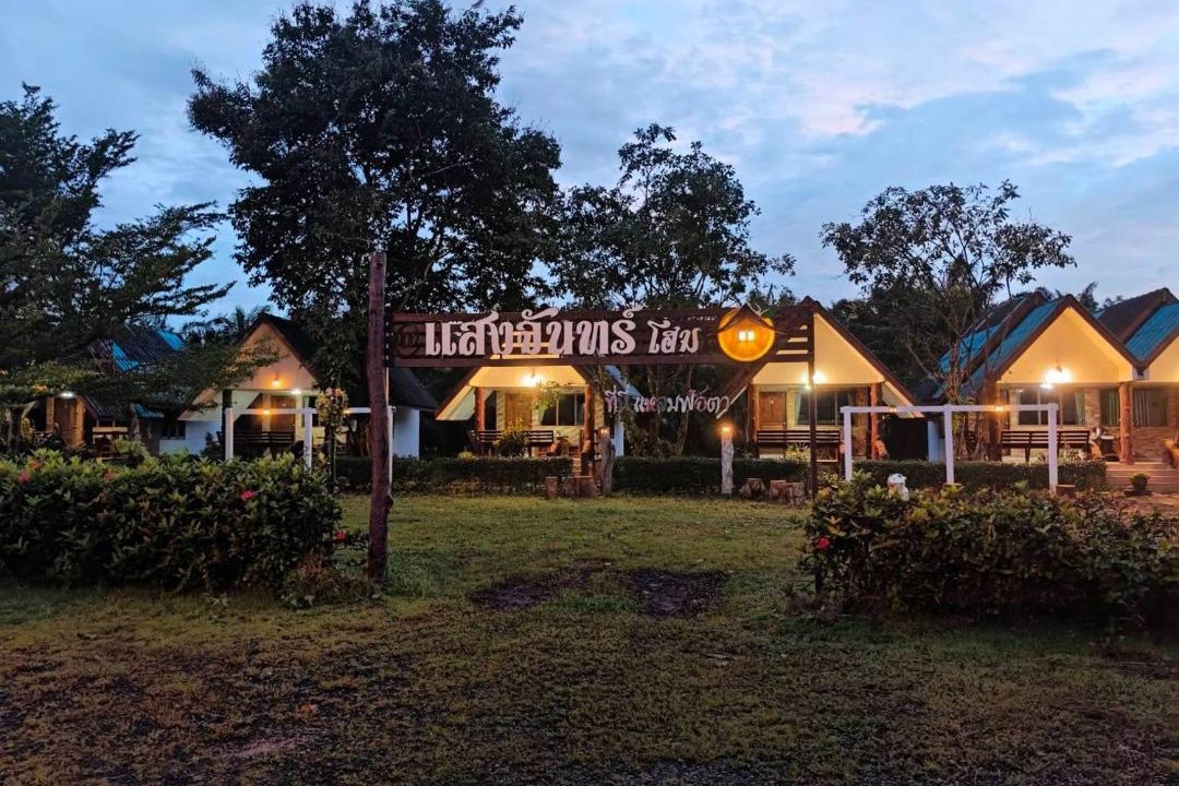 Kapoe Resort | แสงจันทร์โฮม