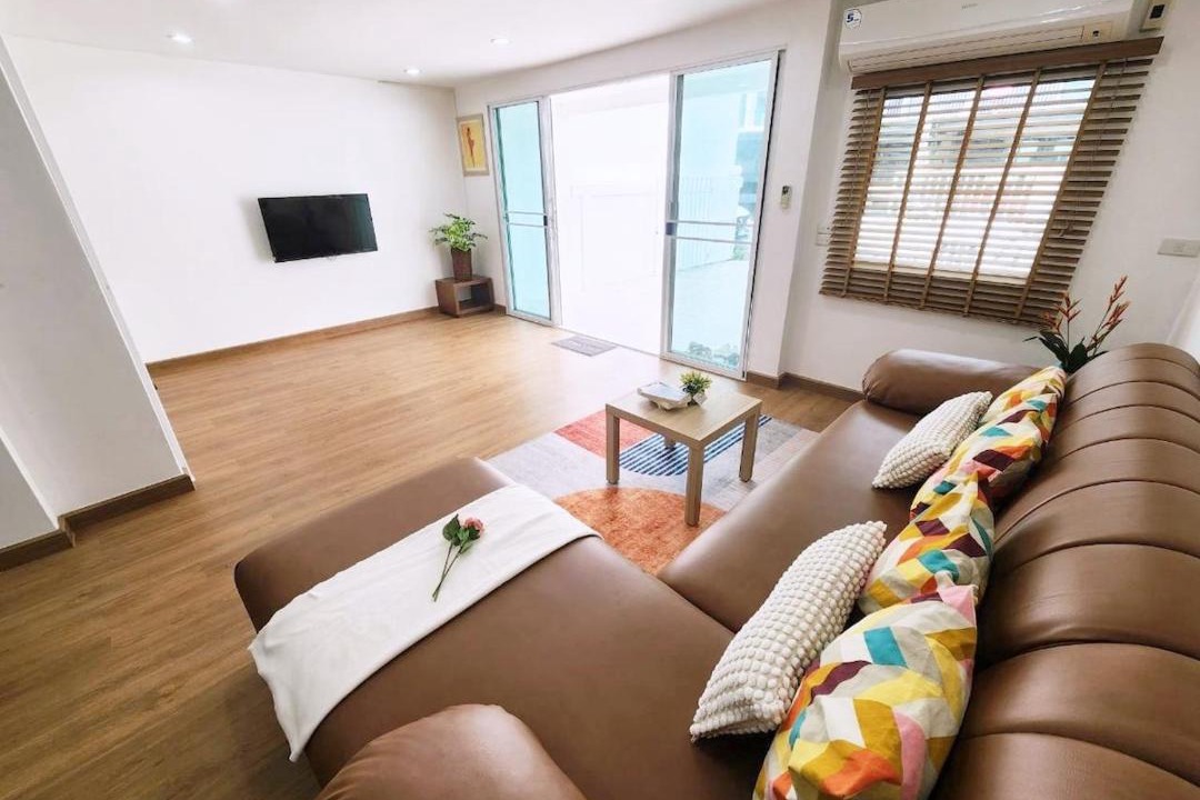 Chatuchak Apartment | Villa 4BR Spacious Retreat near MRT & Chatuchak