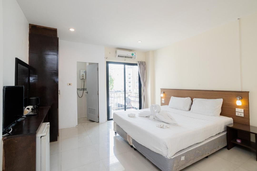 Nanai Road Hotel | Aizel Inn, Patong Beach