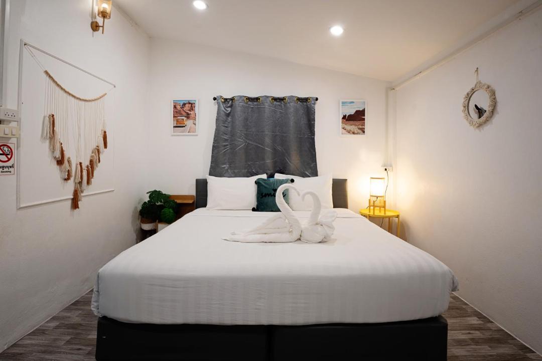 Bang Po Villa | Oceanfront Villa at Bang po Beach-Koh Rooms