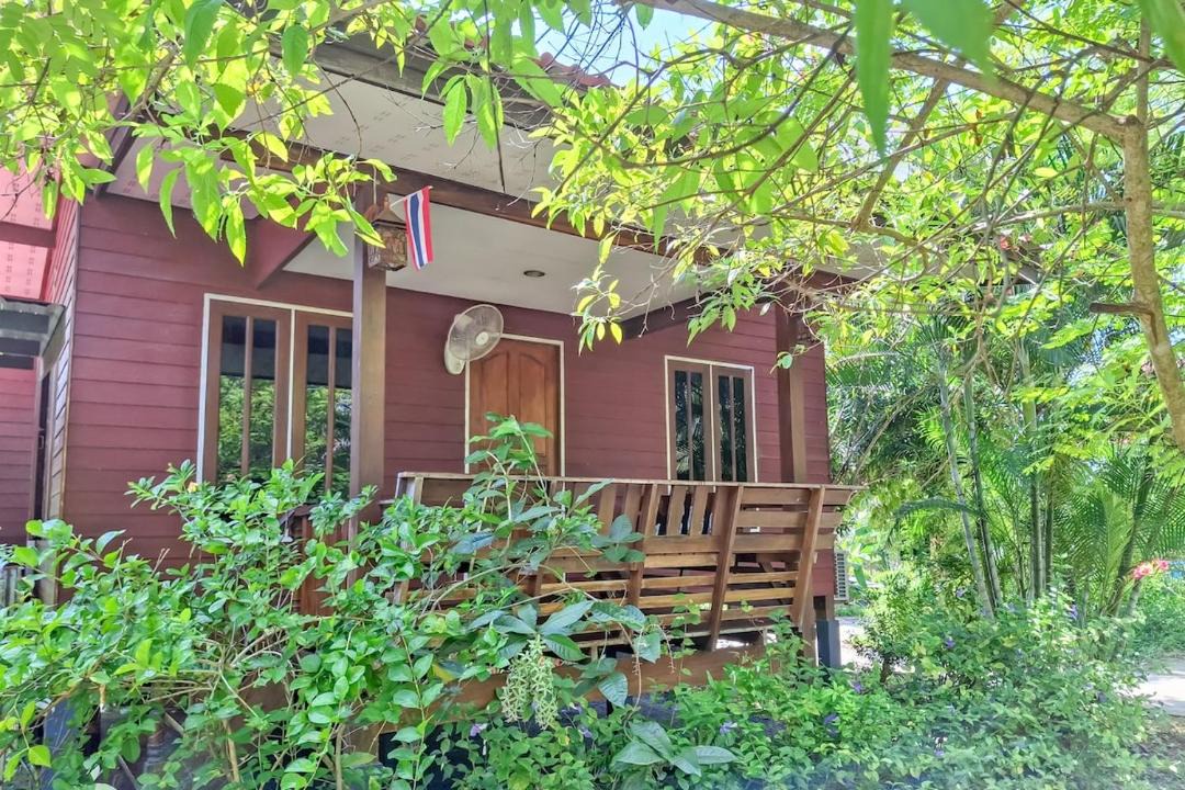 Nong Chaeng House | AC, Wood cabin with swimming pool & gym access