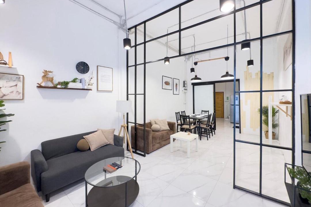 China Town Villa | 200m to Chinatown Yaowarat Entire 3-Floor Home 5 Bedrooms Characteristic old neighborhood Great for Groups