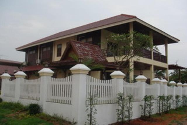 Phon Phisai House | Keerawan House Rim Khong