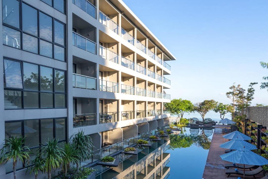 North Pattaya Hotel | Mayaana Beach Resort Pattaya